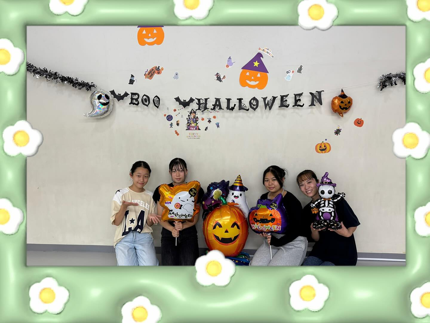 今日　ハロウィン🎃の飾り付けを夏稀、リオ、ハナ、なおが手伝っ...